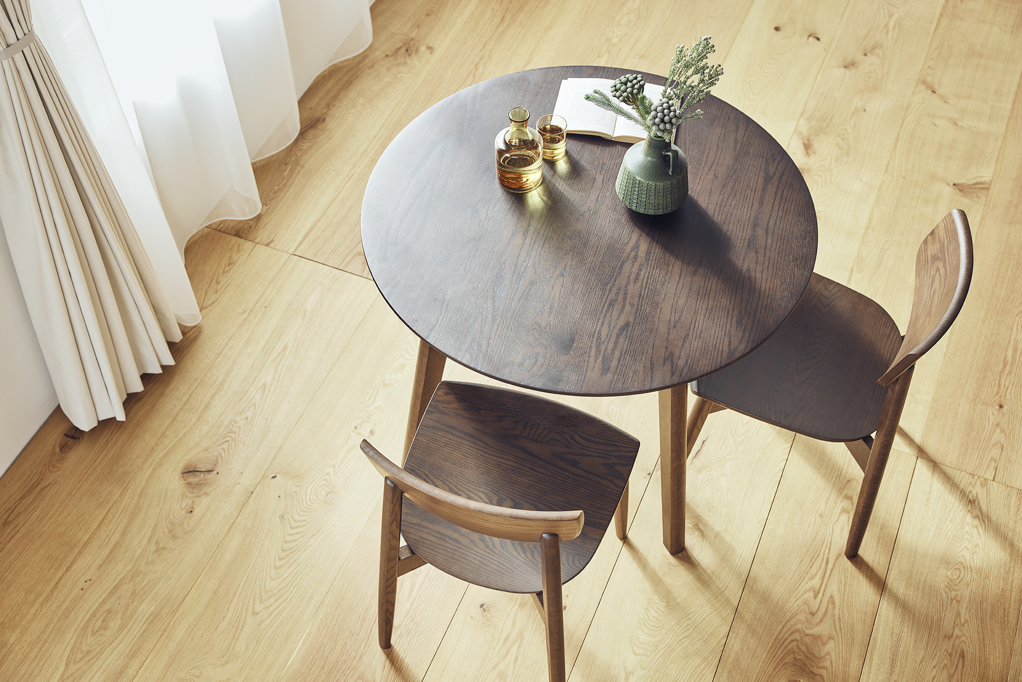 円形ダイニングテーブルの賢い選び方とは？円形テーブルのメリットと