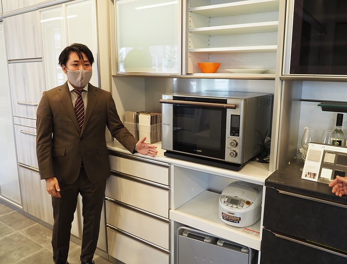 奥行き50cmの食器棚に置いた場合