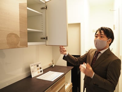 長く愛せる食器棚とは？編集部員が食器棚を一から選んでみました